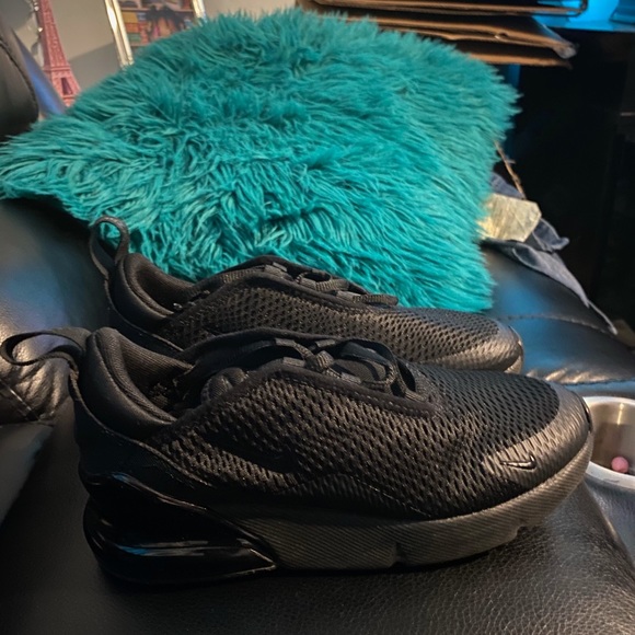 Girls black nike